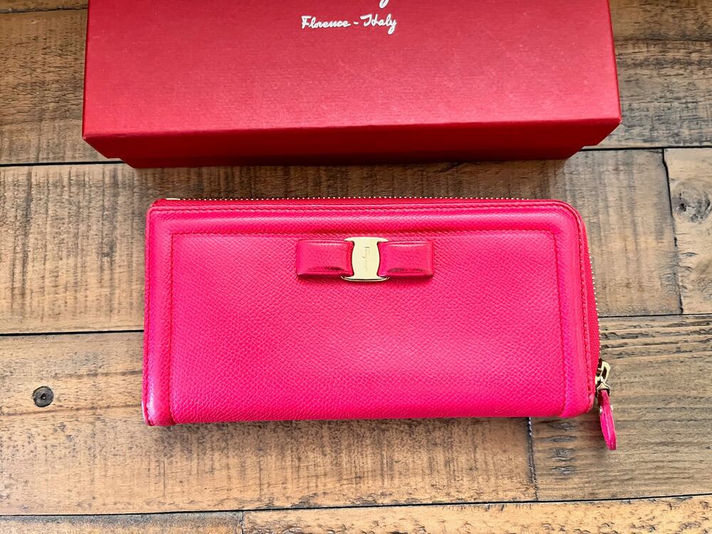 Salvatore Ferragamo Vara Bow Continental Zip-Around Wallet (Pink) With Box